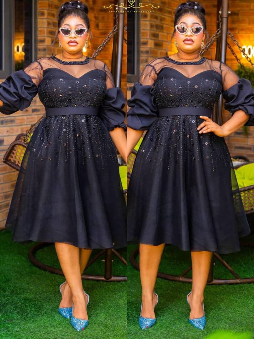 Short flared black dress 